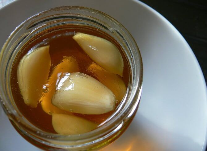 tarro de ajo con miel para consumo